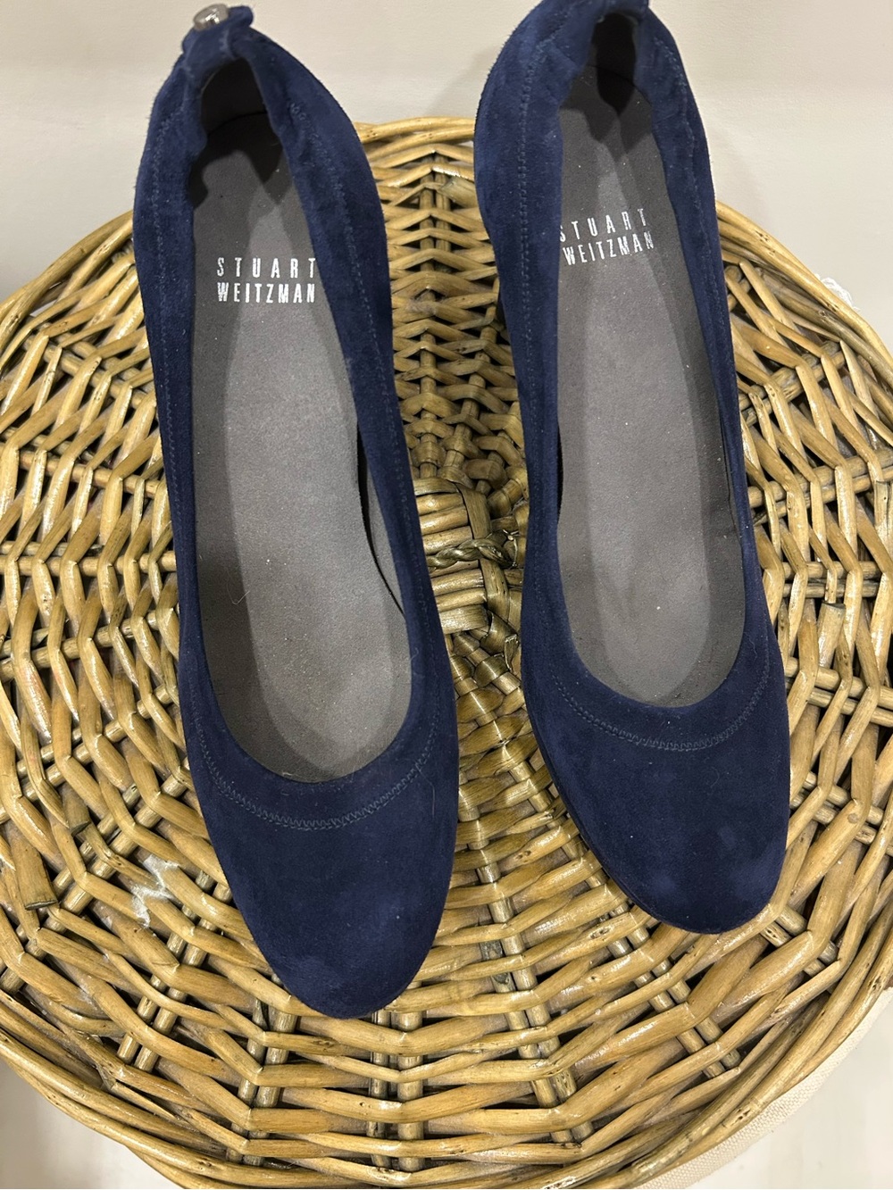 Stuart Weitzman navy suede pumps. Size 6 NWOT